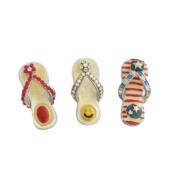Independent Jewelry - NWT 3 Flip Flop Pendants-Red Flower, Yellow Smiley and Star Patriotic